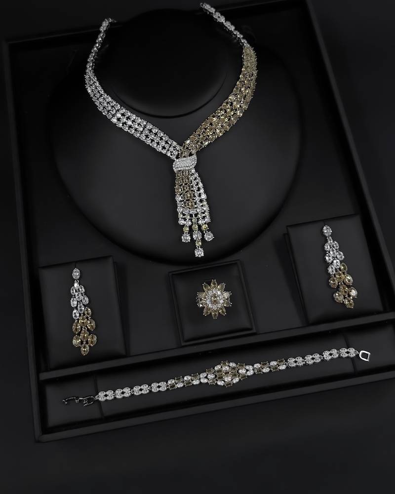Luxury accessory set with gold details
