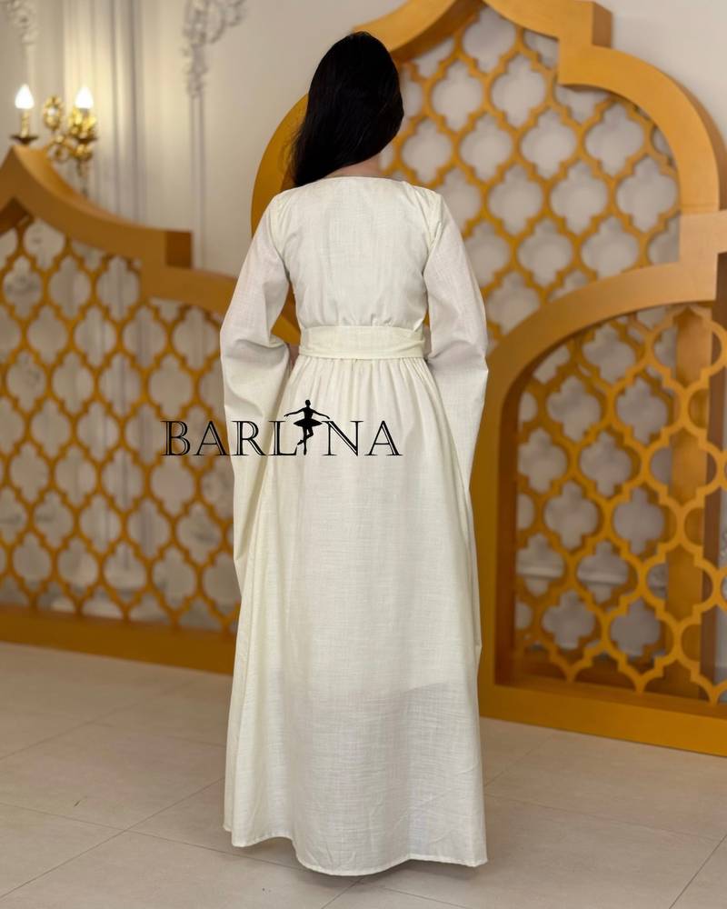 Elegant off-white jalabiya embroidered with gold