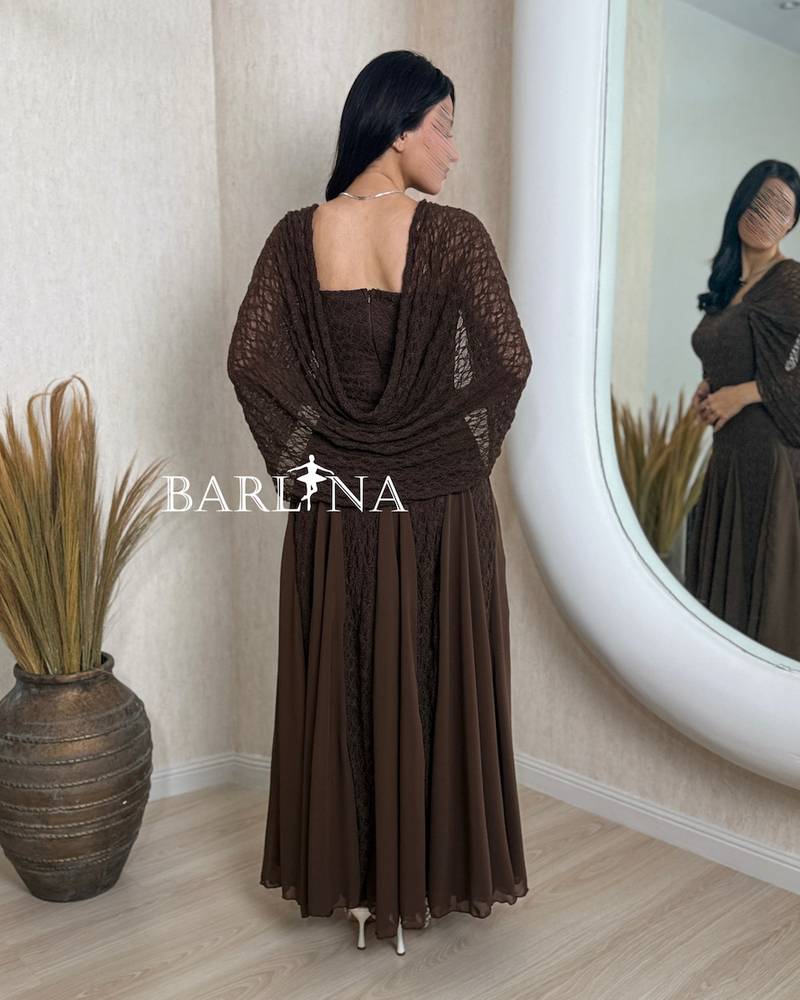 Brown dress in chiffon fabric with delicate lace