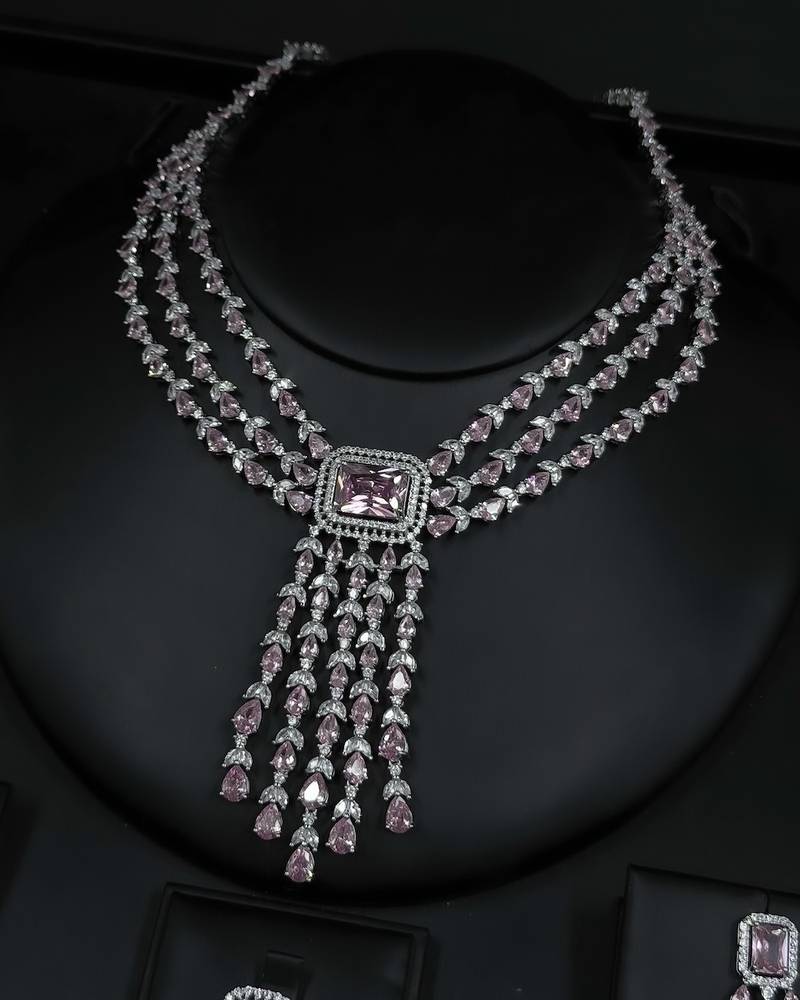 Stylish mixed accessory set with dangling details