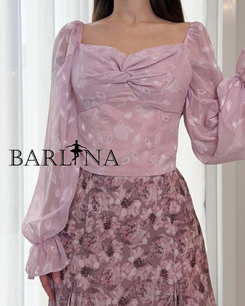 Soft pink set with corset and chiffon sleeves