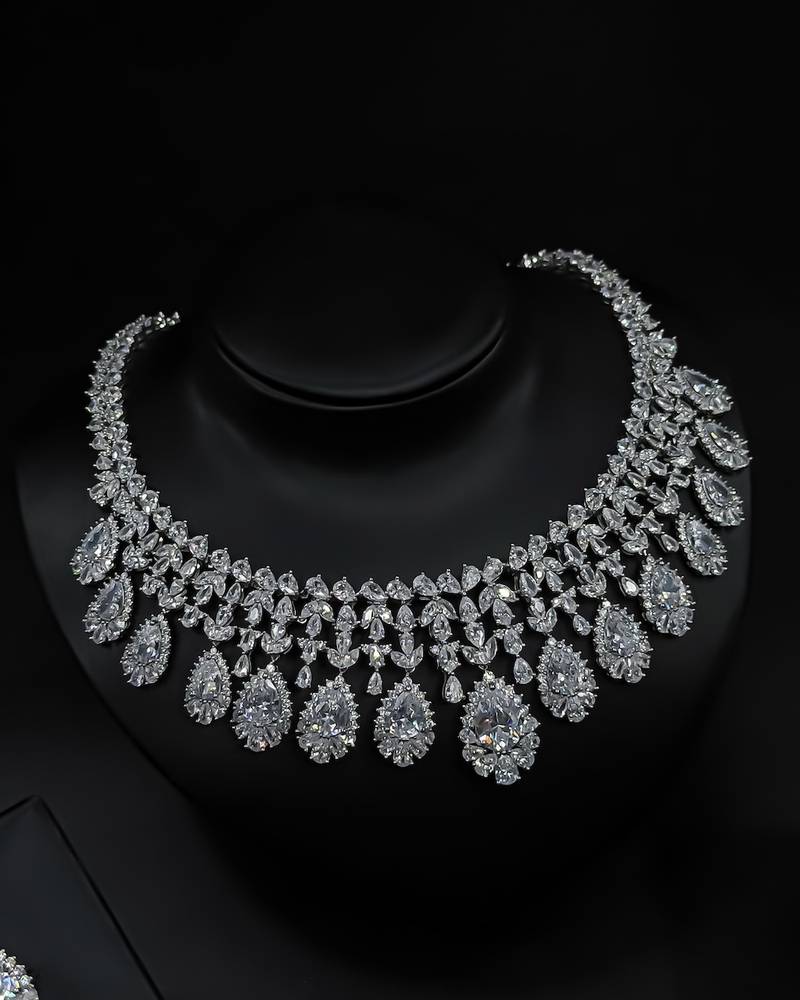 Luxury silver accessory set with a pendant necklace