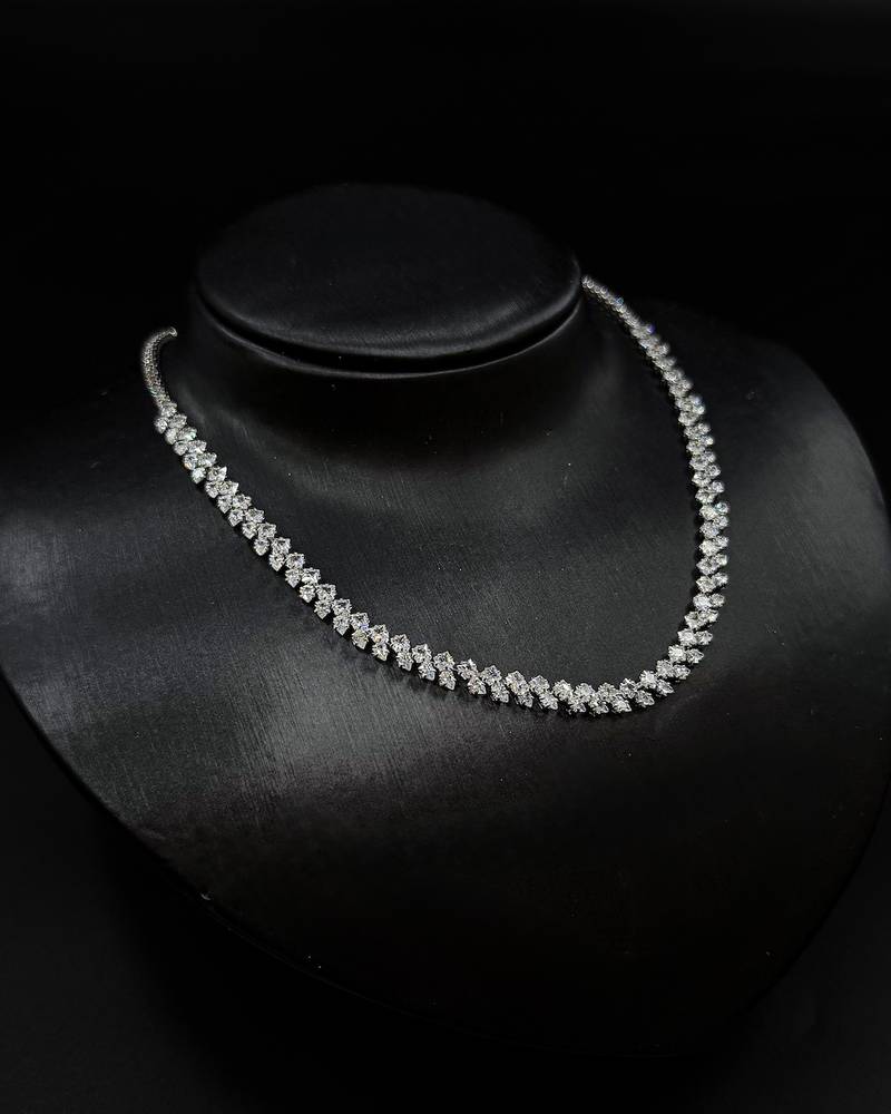 A simple and elegant accessory set
