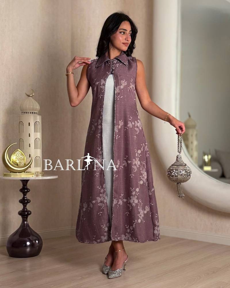 Soft two-piece jalabiya in mauve and white