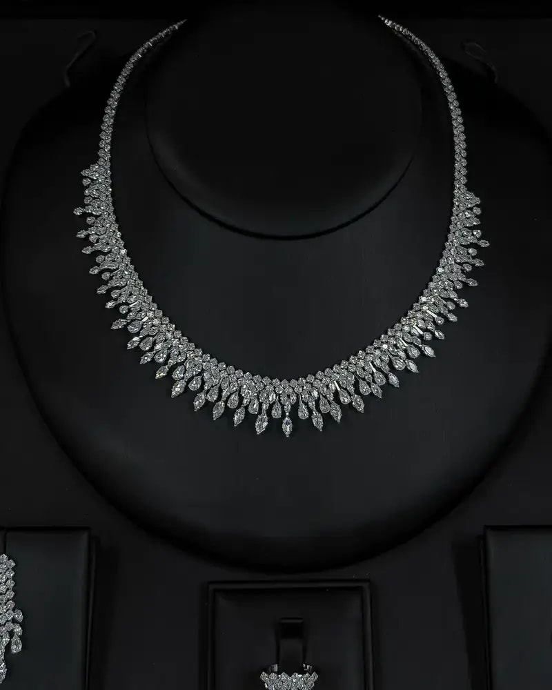 Stylish accessory set with a harmonious design