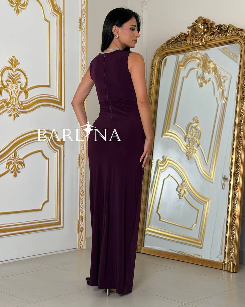 Soft long dress in a dark purple color