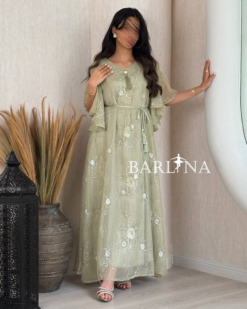 Flowy jalabiya with wide batwing sleeves