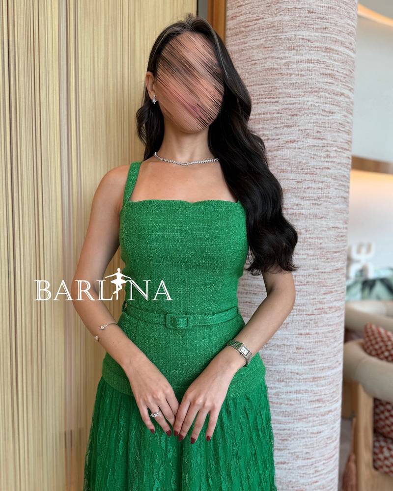 Elegant dress with lace pleats