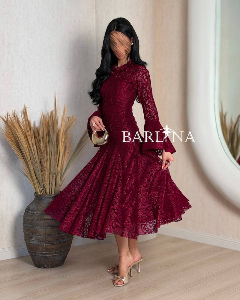 Elegant wide-cut lace midi dress