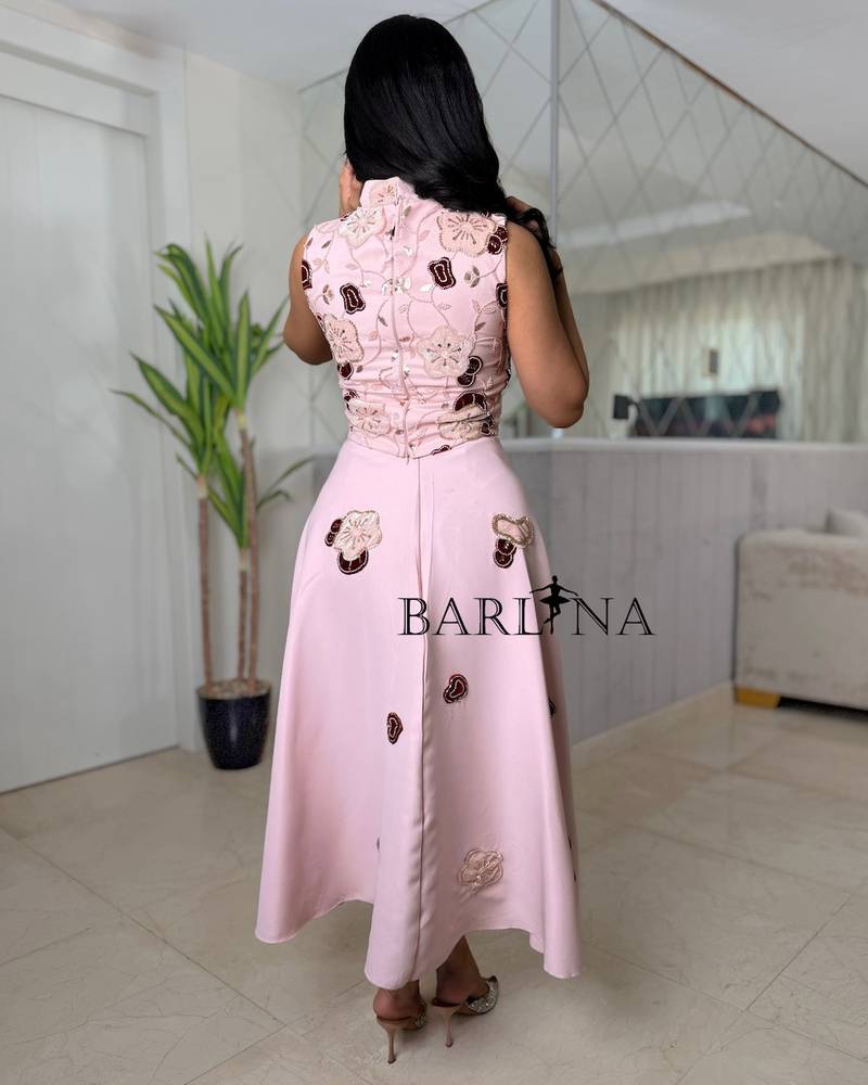 A sleeveless pink set woven with floral patterns