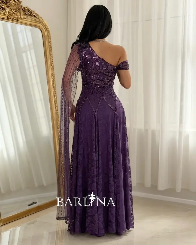 Elegant one-shoulder evening dress adorned with embroidery