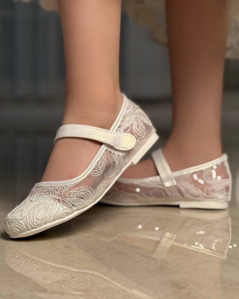 Girls' shoes with a transparent design and delicate patterns