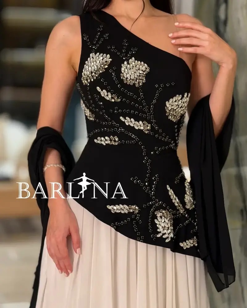 One-shoulder dress with luxurious embroidery