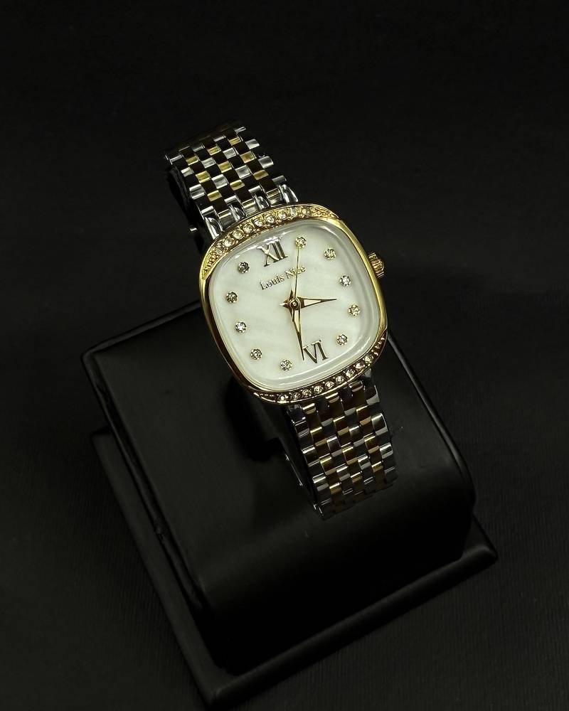 Women's wristwatch with a soft mother-of-pearl dial