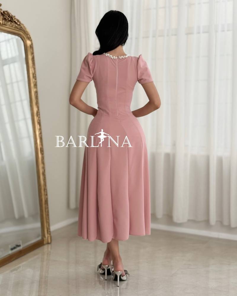 A soft dress with a sophisticated classic cut.