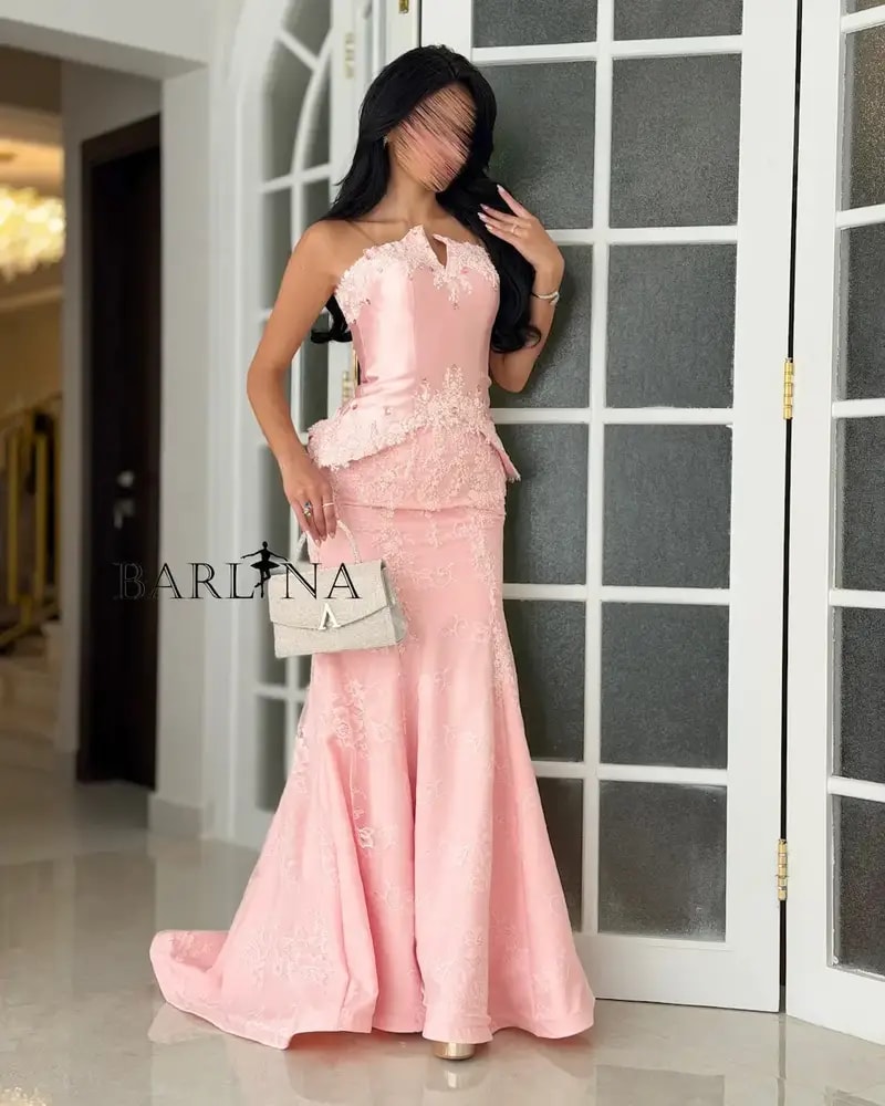 Evening dress with delicate embroidery and a mermaid silhouette