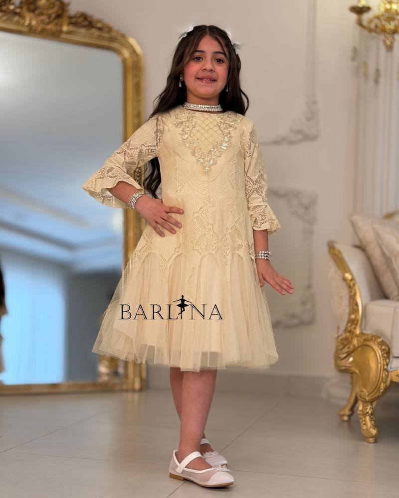 Girls' dress with lace and embroidery on the chest