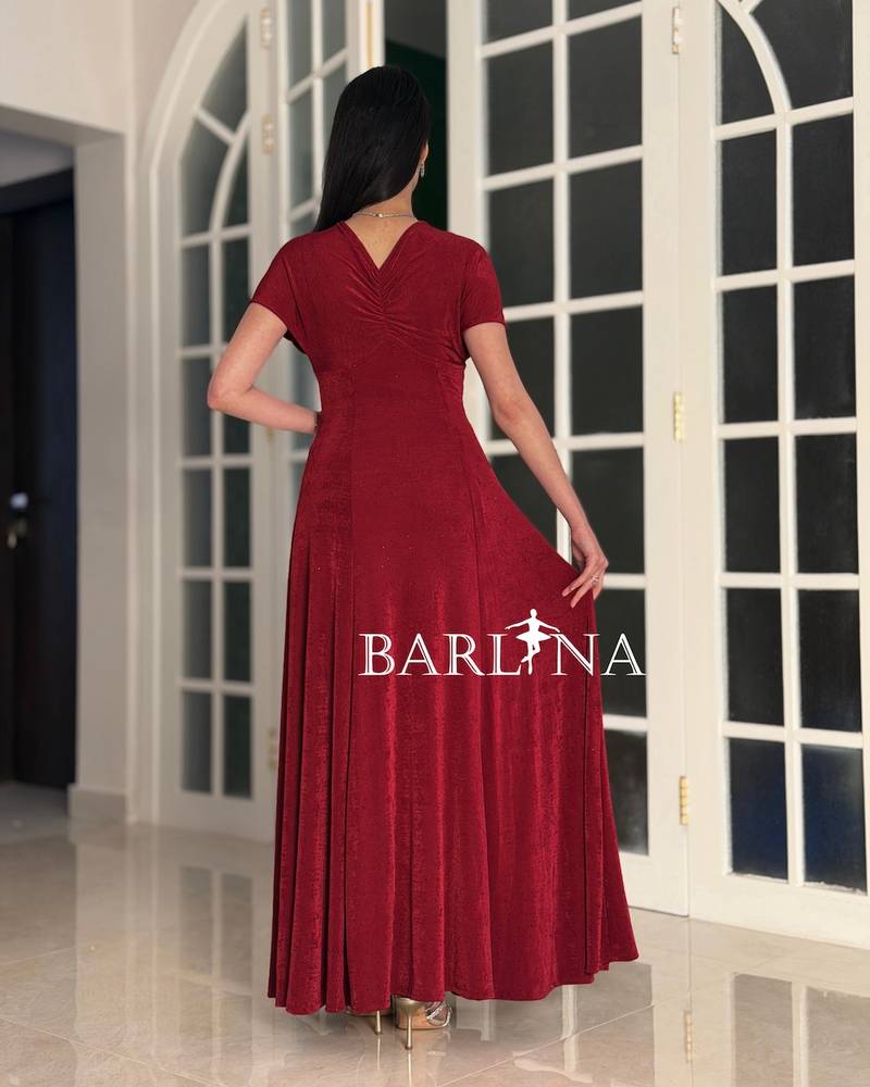 Elegant dress with a wrap design at the waist