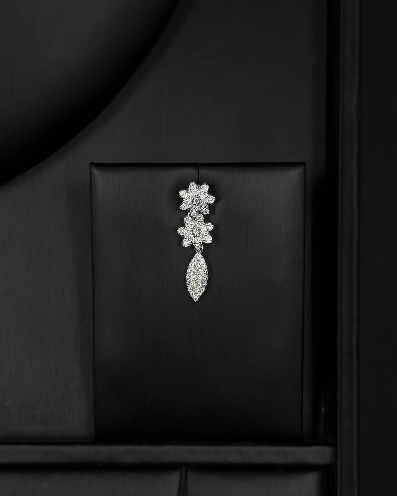 Women's accessory set with sparkling flowers