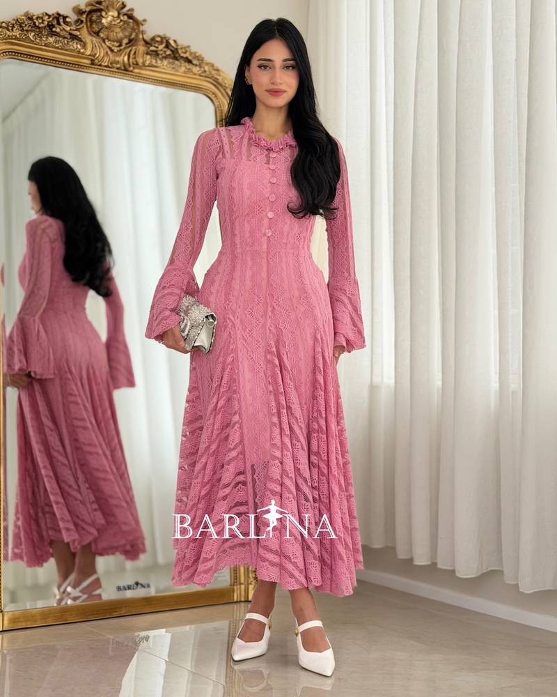 Feminine lace midi dress with a wide design