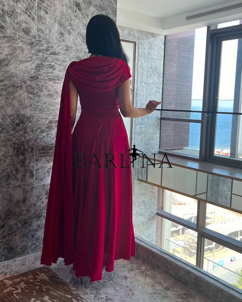 Soft red dress with an elegant plisse shawl