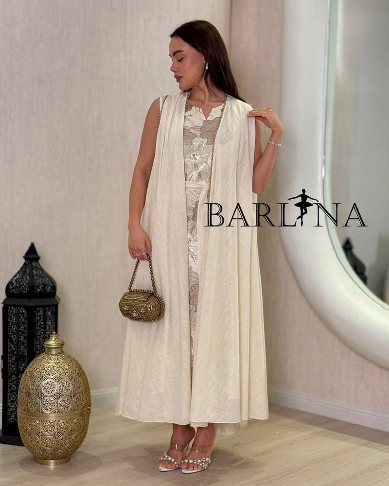 Soft, midi, off-white jalabiya with delicate embroidery