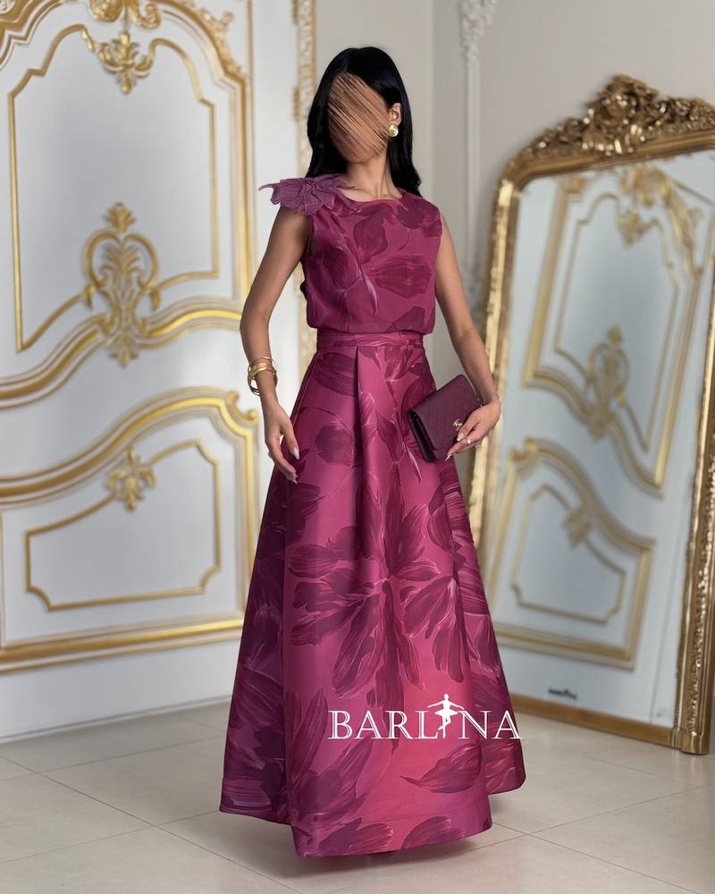 Elegant fuchsia dress with a prominent rose on the shoulder