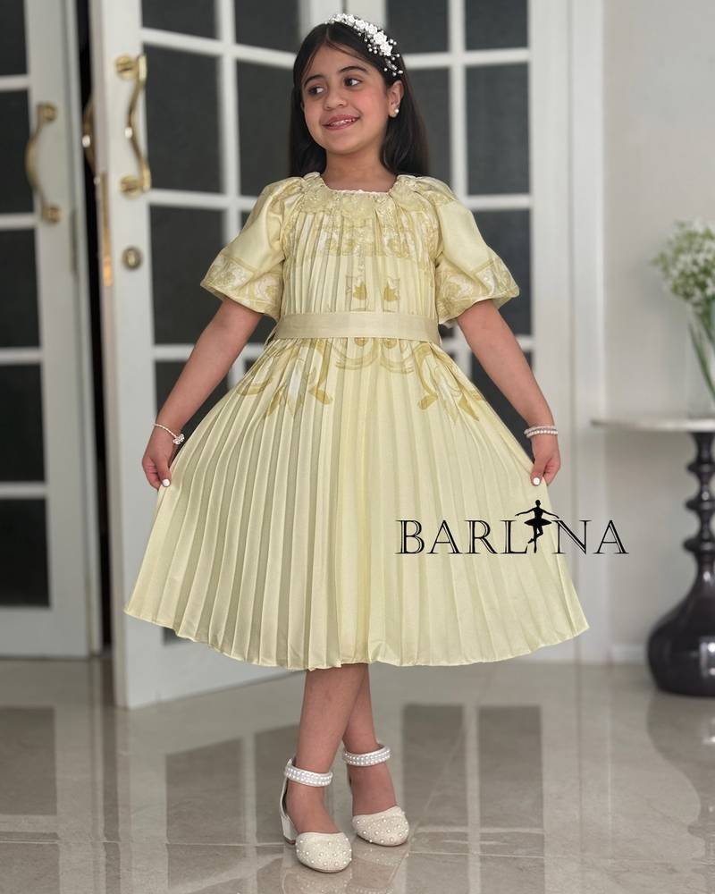 Soft pleated dress for girls with a wide cut