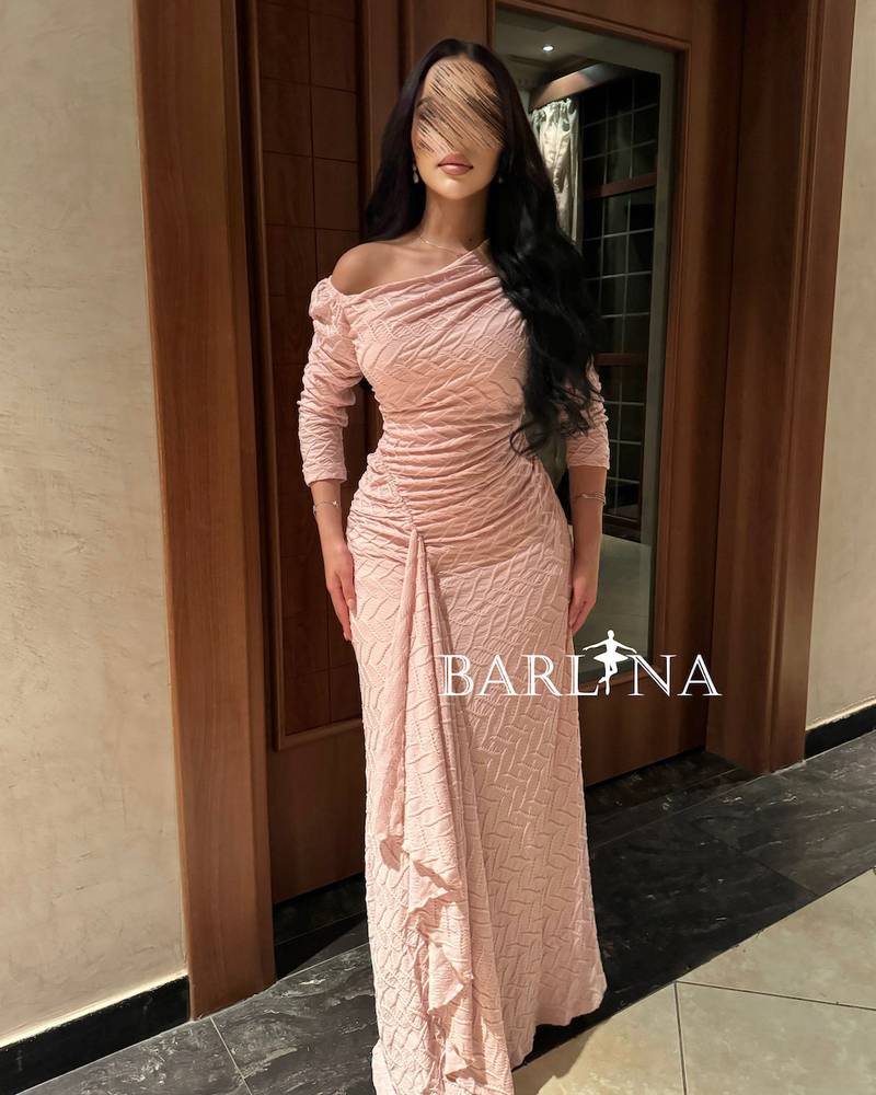 Soft dress in fabric decorated with geometric lines