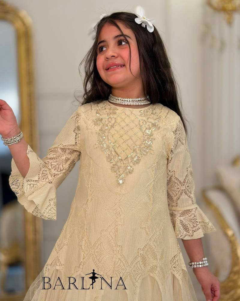 Girls' dress with lace and embroidery on the chest