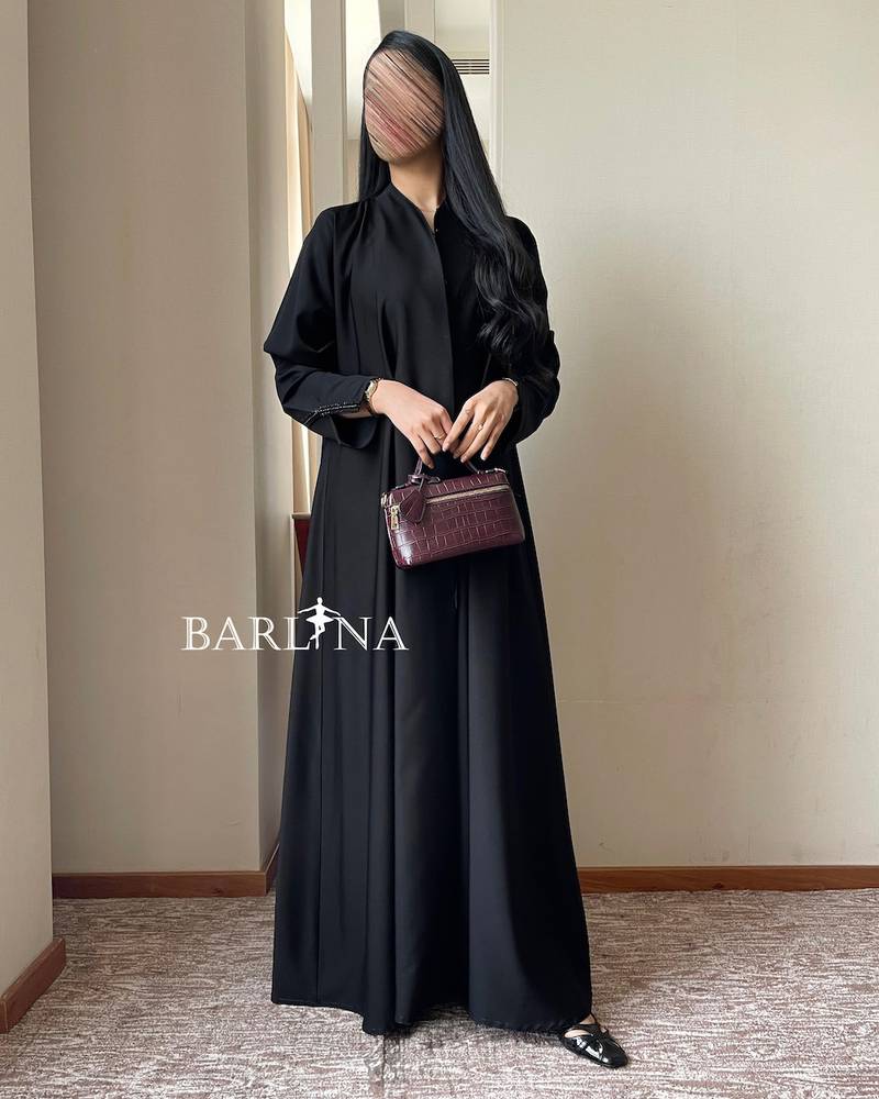 Black abaya with sleeves decorated with delicate details
