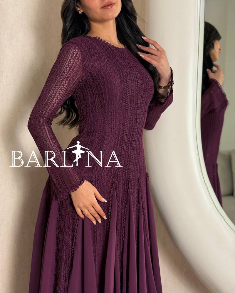 Long-sleeved dress with a wide flared cut