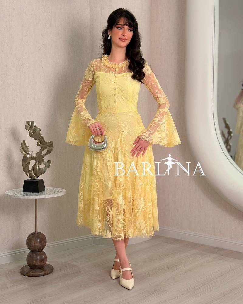 Elegant wide-cut lace midi dress