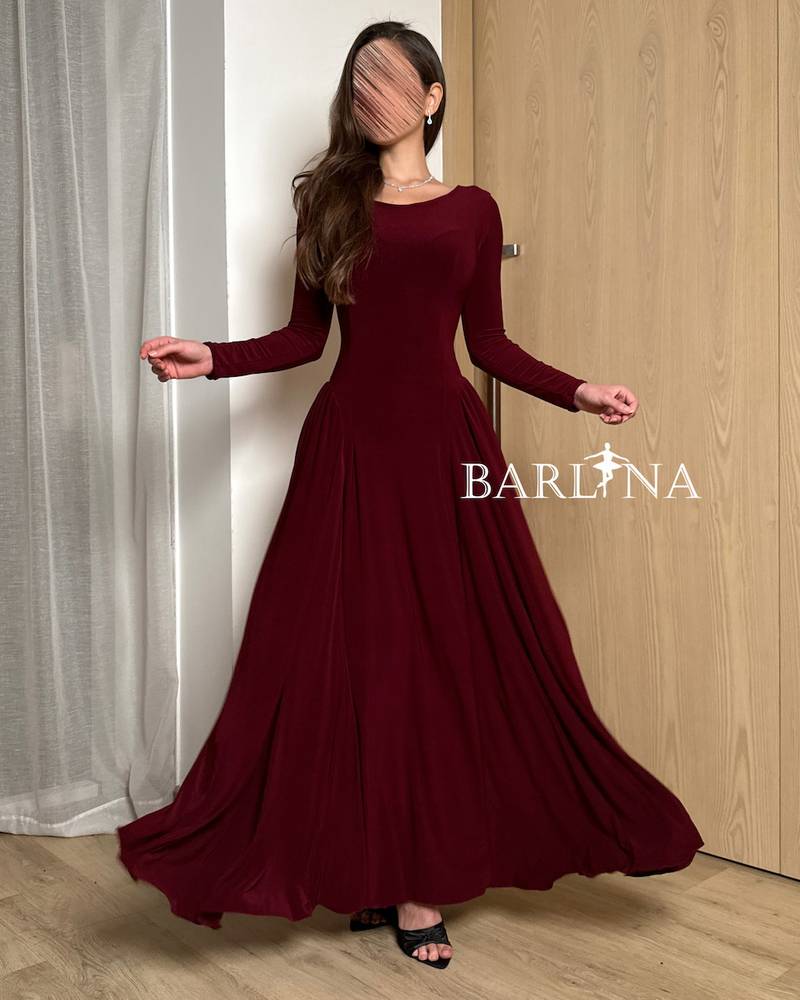 Soft Oud dress with a tight cut at the top