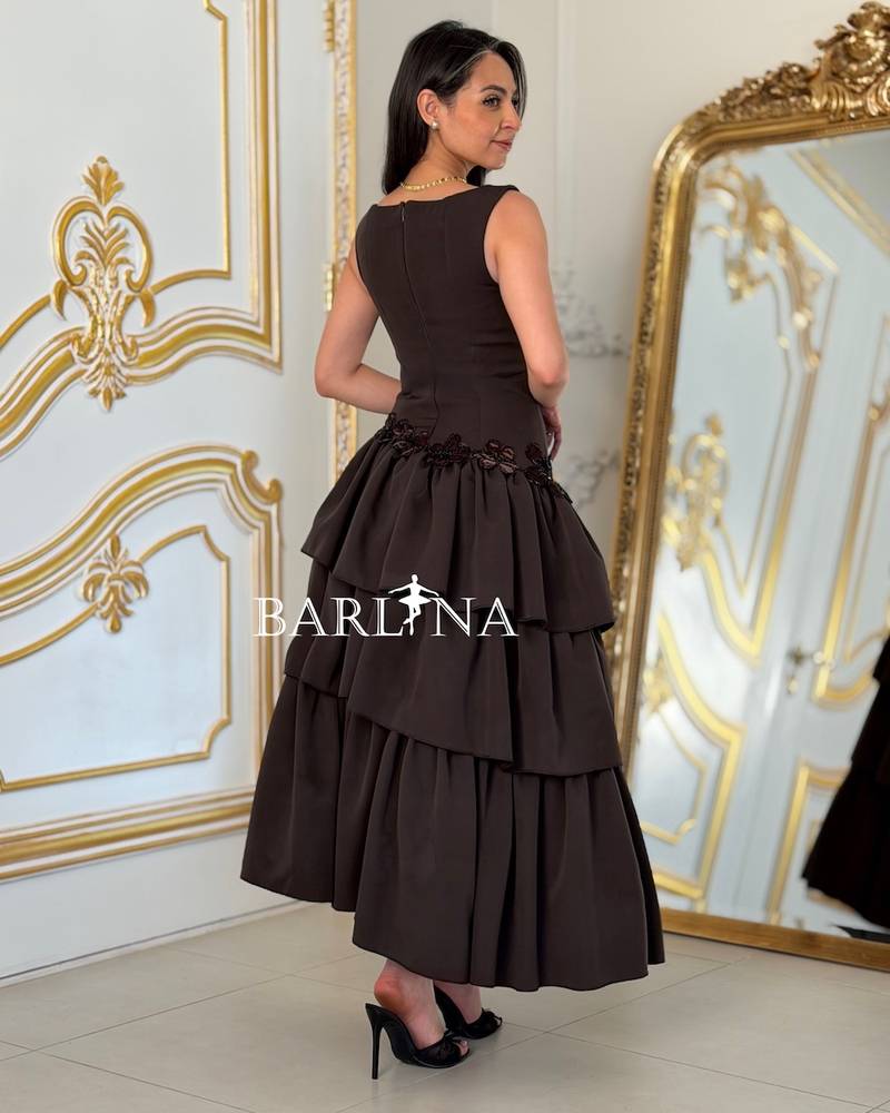 Brown layered dress with a rose-embroidered waist
