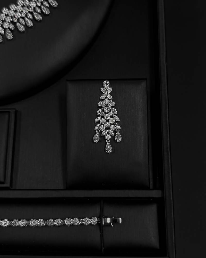 Luxurious accessory set for special occasions