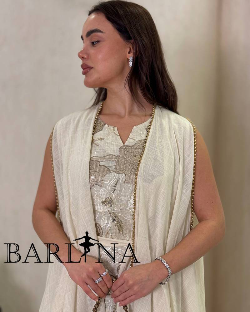 Soft, midi, off-white jalabiya with delicate embroidery