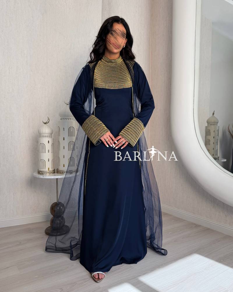 جلابية فخمة مع تطريز ذهبي كثيف