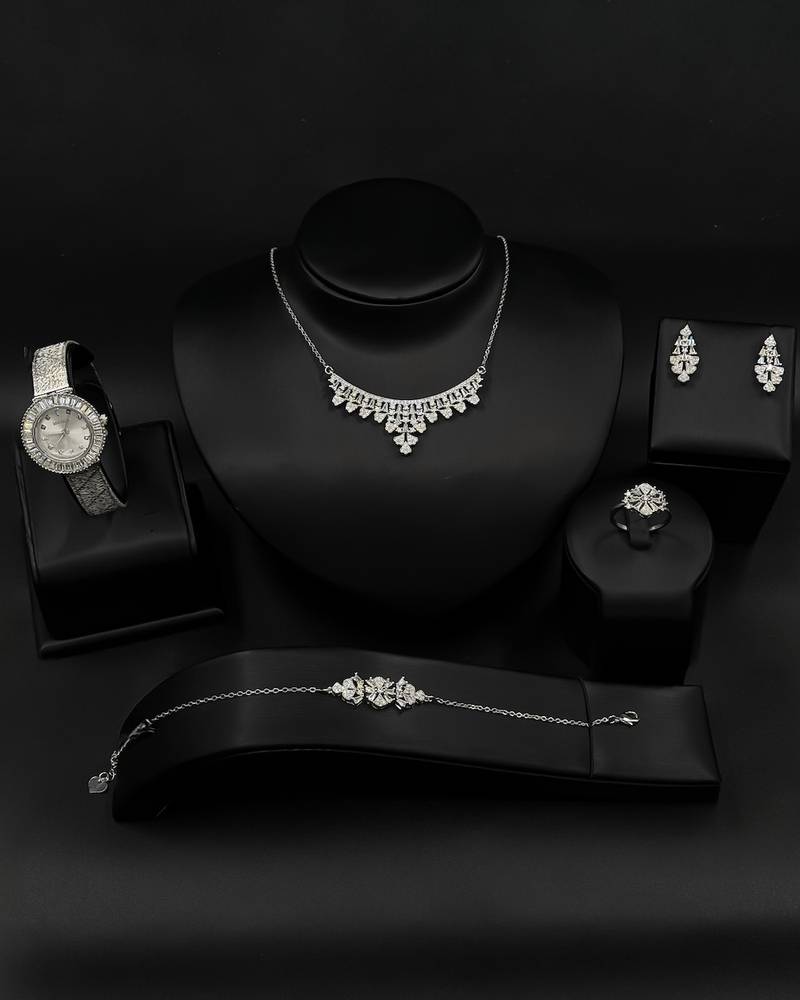 Silver accessory set with a gradient pattern