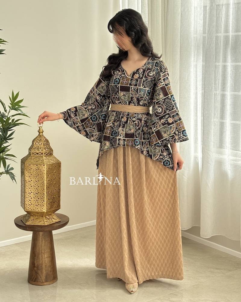 Beige jalabiya with bodice decorated with geometric patterns