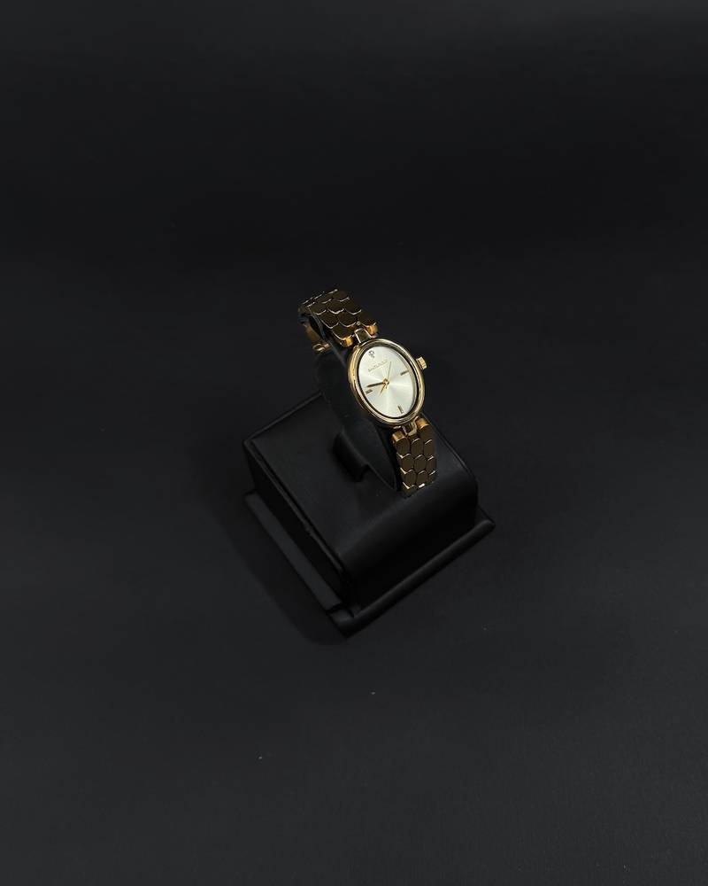 Elegant women's watch with an oval design