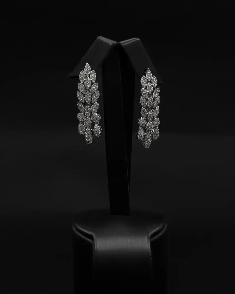 Luxurious leaf-shaped drop earrings
