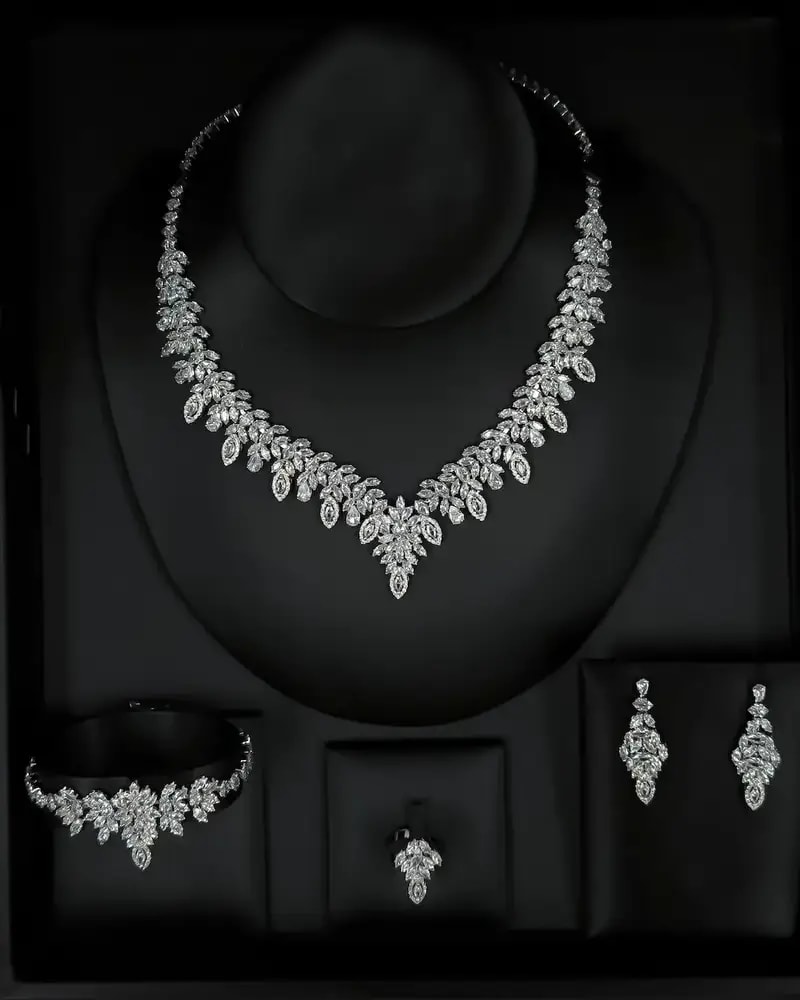 Elegant accessory set with a classic design
