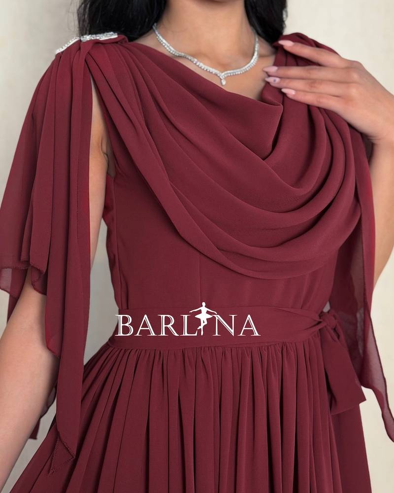 Burgundy dress with pleats on the chest