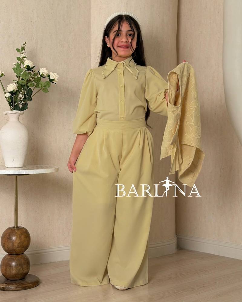 Girls' outfit with wide-leg pants and embroidered vest
