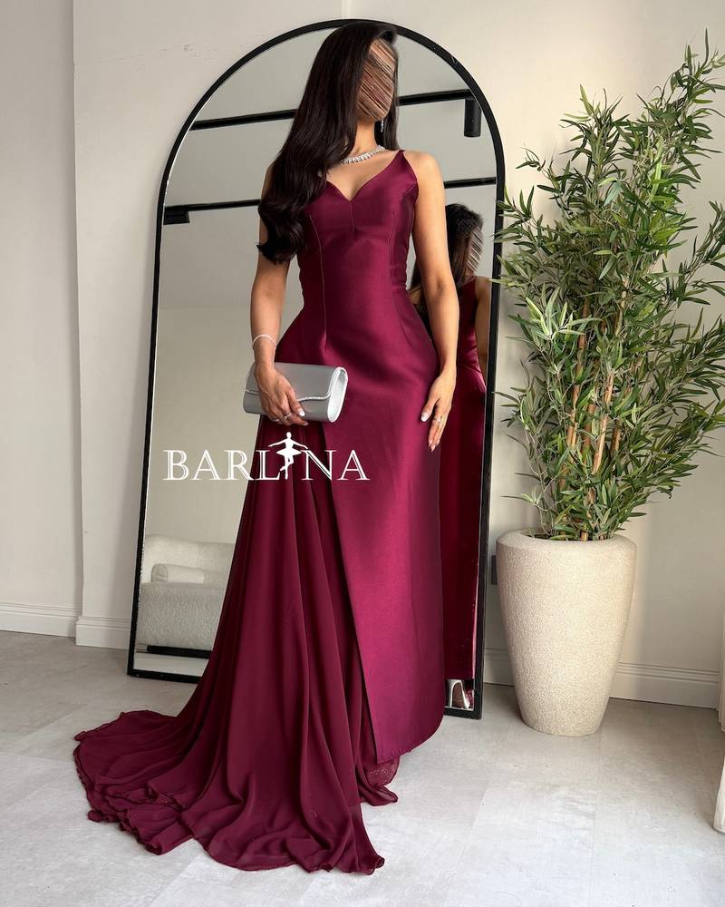 Burgundy dress with a narrow waist