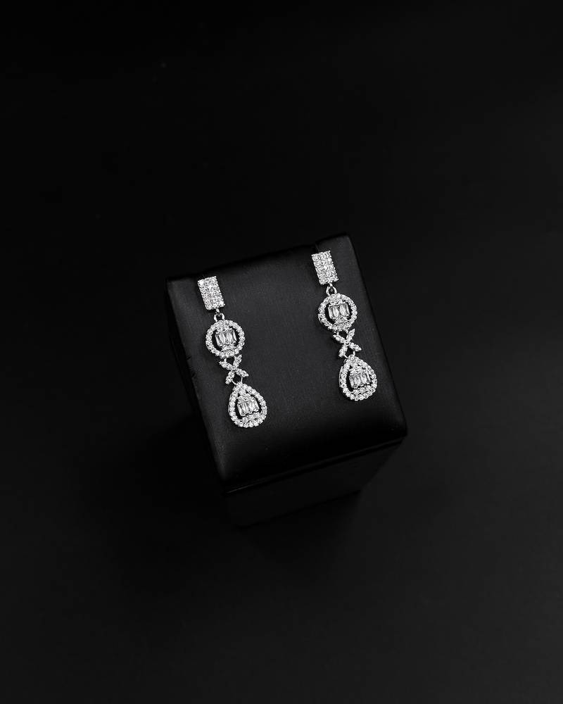 Elegant earrings with a harmonious design