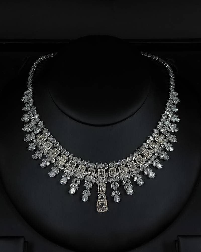 Elegant silver set with stylish dangling details