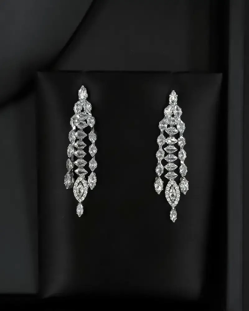 Luxury accessory set with a dangling leaf design