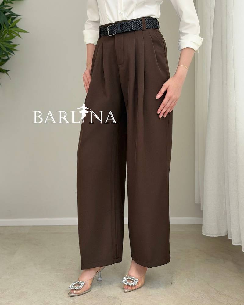 Women's high-waisted trousers with belt